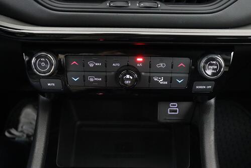 JEEP Compass 1.5 i HEV  + GPS + CAMERA + PDC + CRUISE + LEDER + ALU 