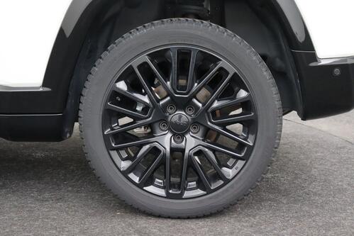 JEEP Compass 1.5 i HEV  + GPS + CAMERA + PDC + CRUISE + LEDER + ALU 