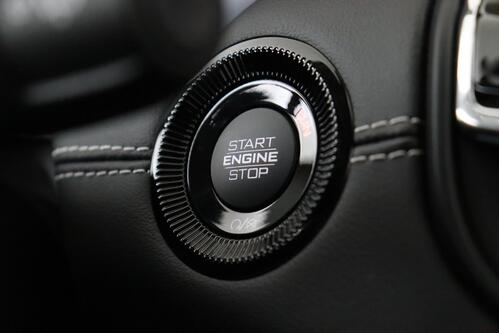 JEEP Compass 1.5 i HEV  + GPS + CAMERA + PDC + CRUISE + LEDER + ALU 