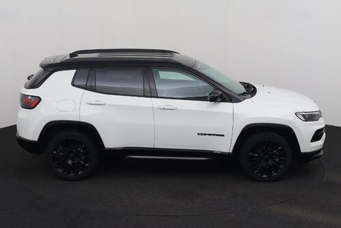 JEEP Compass 1.5 i HEV  + GPS + CAMERA + PDC + CRUISE + LEDER + ALU 