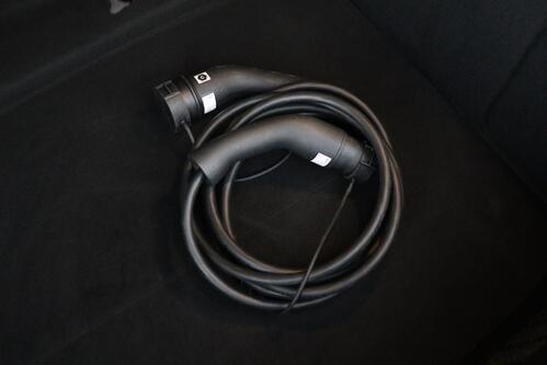 RENAULT Megane E-Tech *EVOLUTION ER EV60 SUPER CHARGE 60 kWh + A/T + GPS + CARPLAY +CAMERA + PDC + CRUISE(ACC) + ALU 18