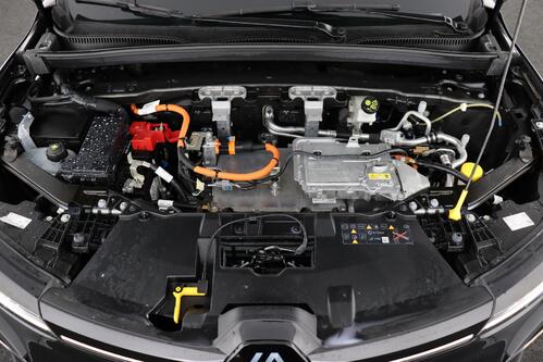 RENAULT Megane E-Tech *EVOLUTION ER EV60 SUPER CHARGE 60 kWh + A/T + GPS + CARPLAY +CAMERA + PDC + CRUISE(ACC) + ALU 18