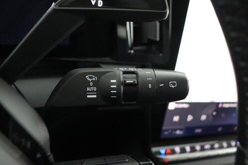 RENAULT Megane E-Tech *EVOLUTION ER EV60 SUPER CHARGE 60 kWh + A/T + GPS + CARPLAY +CAMERA + PDC + CRUISE(ACC) + ALU 18