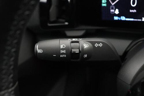 RENAULT Megane E-Tech *EVOLUTION ER EV60 SUPER CHARGE 60 kWh + A/T + GPS + CARPLAY +CAMERA + PDC + CRUISE(ACC) + ALU 18