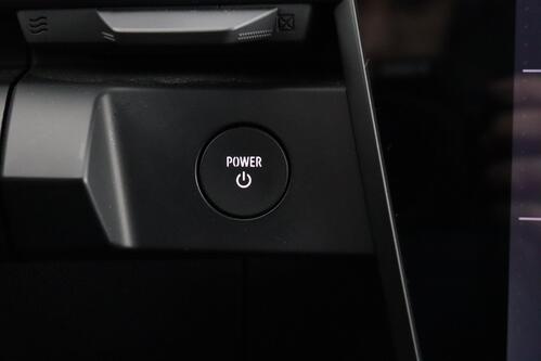 RENAULT Megane E-Tech *EVOLUTION ER EV60 SUPER CHARGE 60 kWh + A/T + GPS + CARPLAY +CAMERA + PDC + CRUISE(ACC) + ALU 18