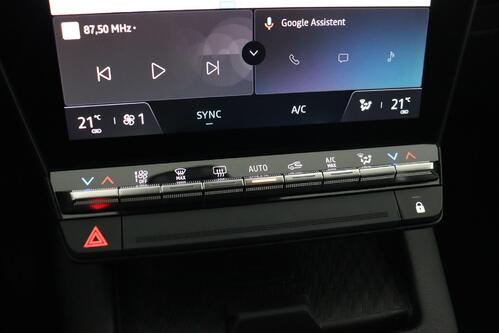 RENAULT Megane E-Tech *EVOLUTION ER EV60 SUPER CHARGE 60 kWh + A/T + GPS + CARPLAY +CAMERA + PDC + CRUISE(ACC) + ALU 18