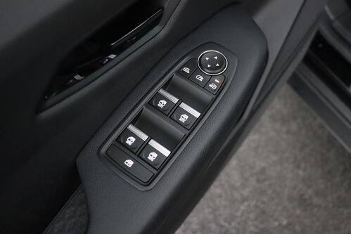 RENAULT Megane E-Tech *EVOLUTION ER EV60 SUPER CHARGE 60 kWh + A/T + GPS + CARPLAY +CAMERA + PDC + CRUISE(ACC) + ALU 18