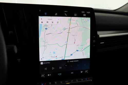 RENAULT Megane E-Tech *EVOLUTION ER EV60 SUPER CHARGE 60 kWh + A/T + GPS + CARPLAY +CAMERA + PDC + CRUISE(ACC) + ALU 18