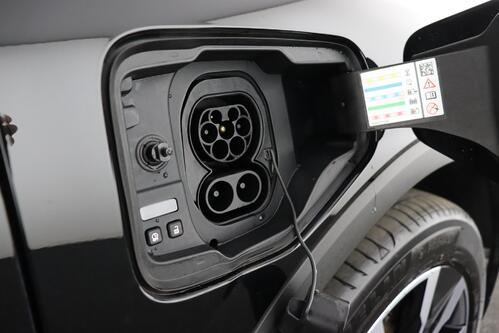 RENAULT Megane E-Tech *EVOLUTION ER EV60 SUPER CHARGE 60 kWh + A/T + GPS + CARPLAY + CAMERA + PDC + CRUISE (ACC) + ALU 18