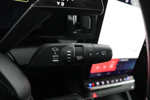 RENAULT Megane E-Tech *EVOLUTION ER EV60 SUPER CHARGE 60 kWh + A/T + GPS + CARPLAY + CAMERA + PDC + CRUISE (ACC) + ALU 18