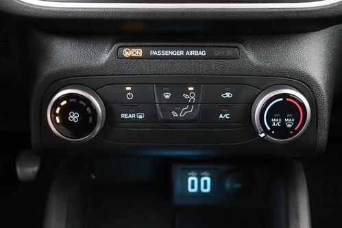 FORD Focus CLIPPER 1.0 i ECOBOOST + GPS + CAMERA + PDC + CRUISE + ALU 