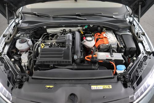 SKODA Superb *COMBI SPORTLINE 1.4TSI iV DSG6 + GPS + CARPLAY + CAMERA + PDC + LEDER/ALCANTARA + PANO DAK + ALU 18