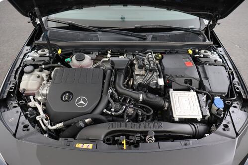 MERCEDES-BENZ A  250 *e LIMOUSINE BUS.SOLUTION iA 8G-DCT + GPS + CARPLAY + CAMERA + PDC + CRUISE(ACC) + LEDER/ALCANTARA + OPEN DKA + ALU 18