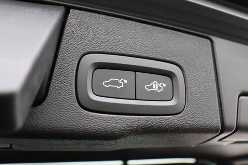 VOLVO XC60 *INSCRIPTION EXPR.2.0T6 RECHARGE e-AWD GEARTRONIC + GPS + CARPLAY + CAMERA +PDC + PANO DAK + CRUISE + ALU 18