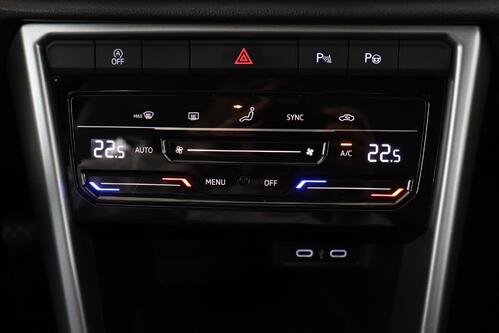 VOLKSWAGEN T-Roc *LIFE 1.0TSI + GPS + CARPLAY + CAMERA + PDC + CRUISE(ACC) + ALU 16 + TREKHAAK 