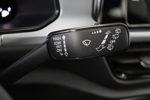 VOLKSWAGEN T-Roc *LIFE 1.0TSI + GPS + CARPLAY + CAMERA + PDC + CRUISE(ACC) + ALU 16 + TREKHAAK 