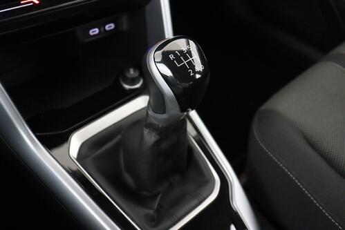 VOLKSWAGEN T-Roc *LIFE 1.0TSI + GPS + CARPLAY + CAMERA + PDC + CRUISE(ACC) + ALU 16 + TREKHAAK 