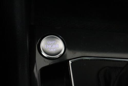 VOLKSWAGEN Tiguan *COMFORTLINE 1.5TSI ACT DSG7 + GPS + LEDER + CARPLAY + CAMERA + PDC + PANO DAK + CRUISE(ACC) + ALU 17 + TREKHAAK 