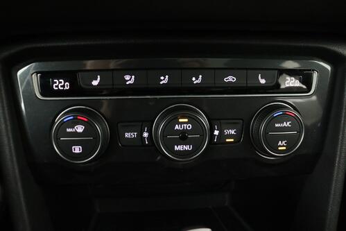 VOLKSWAGEN Tiguan *COMFORTLINE 1.5TSI ACT DSG7 + GPS + LEDER + CARPLAY + CAMERA + PDC + PANO DAK + CRUISE(ACC) + ALU 17 + TREKHAAK 