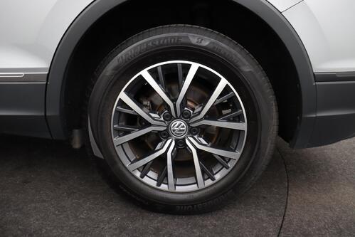 VOLKSWAGEN Tiguan *COMFORTLINE 1.5TSI ACT DSG7 + GPS + LEDER + CARPLAY + CAMERA + PDC + PANO DAK + CRUISE(ACC) + ALU 17 + TREKHAAK 