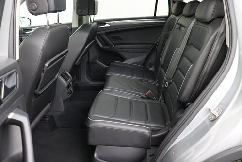 VOLKSWAGEN Tiguan *COMFORTLINE 1.5TSI ACT DSG7 + GPS + LEDER + CARPLAY + CAMERA + PDC + PANO DAK + CRUISE(ACC) + ALU 17 + TREKHAAK 