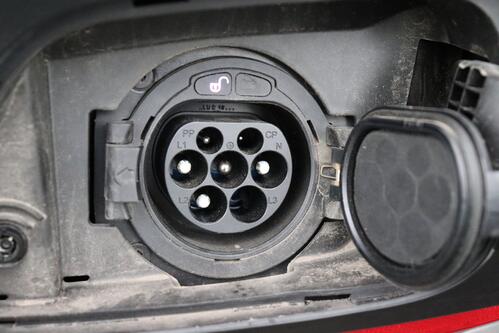 MERCEDES-BENZ E 300 *e BUS.SOLUTION iA 9G-TRONIC + GPS + LEDER + CARPLAY + CAMERA + PDC + CRUISE + ALU 18