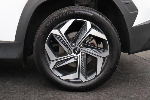 HYUNDAI Tucson LUXURY 1.6 T-GDI PHEV + A/T + GPS + CARPLAY + CAMERA + PDC + CRUISE(ACC) + PANO DAK + ALU 