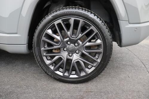 JEEP Compass 1.3i 4WD PHEV + A/T + GPS + LEDER + CAMERA + PDC + PANO DAK + CRUISE (ACC) + ALU 19