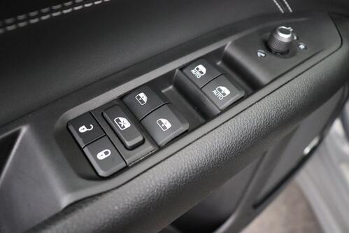 JEEP Compass 1.3i 4WD PHEV + A/T + GPS + LEDER + CAMERA + PDC + PANO DAK + CRUISE (ACC) + ALU 19