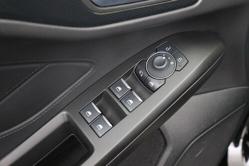 FORD Focus 1.0i Ecoboost MHEV ST-Line X + GPS + CAMERA + PDC + PANO DAK + CRUISE(ACC) + ALU 17