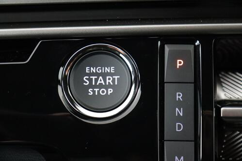 PEUGEOT 3008 ALLURE 1.2 PUERTECH HYBRID EAT8 + GPS + CARPLAY + CAMERA + PDC + CRUISE (ACC) + ALU 19