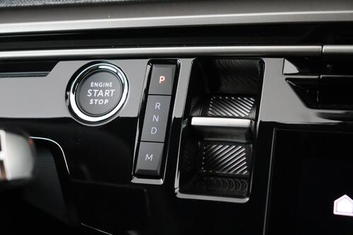 PEUGEOT 3008 ALLURE 1.2 PUERTECH HYBRID EAT8 + GPS + CARPLAY + CAMERA + PDC + CRUISE (ACC) + ALU 19