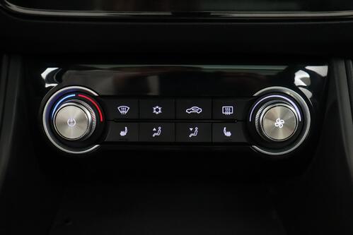 MG ZS EV + CAMERA + PDC + CRUISE + LEDER + PANO + ALU 17