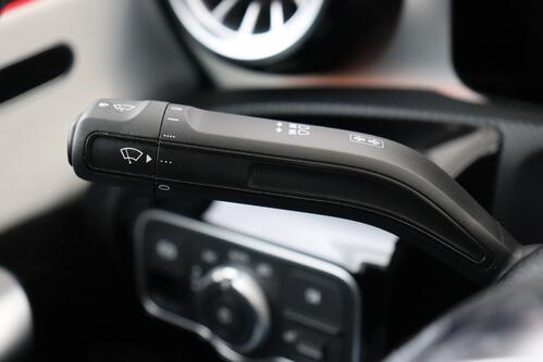 MERCEDES-BENZ CLA 180 *AMG-LINE iA 7G-DCT + GPS + LEDER/ALCANTARA + CAMERA + PDC + CRUISE + ALU 18