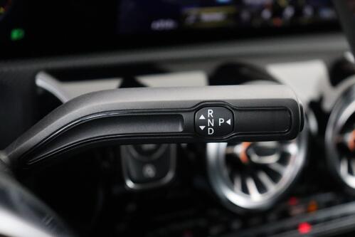 MERCEDES-BENZ CLA 180 *AMG-LINE iA 7G-DCT + GPS + LEDER/ALCANTARA + CAMERA + PDC + CRUISE + ALU 18