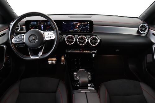 MERCEDES-BENZ CLA 180 *AMG-LINE iA 7G-DCT + GPS + LEDER/ALCANTARA + CAMERA + PDC + CRUISE + ALU 18