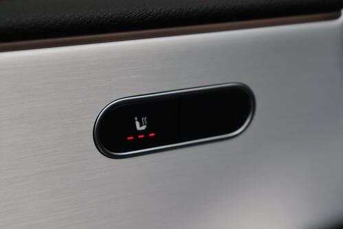 MERCEDES-BENZ CLA 180 *AMG-LINE iA 7G-DCT + GPS + LEDER/ALCANTARA + CAMERA + PDC + CRUISE + ALU 18