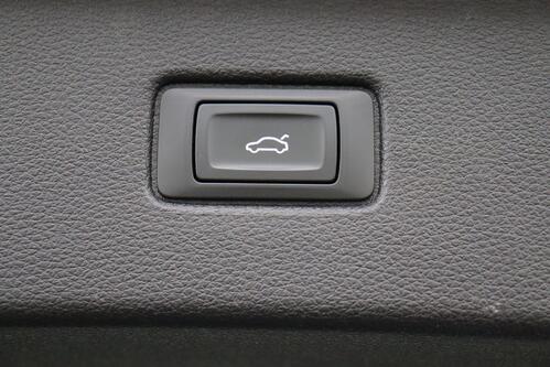 AUDI Q7 *QUATTRO ATTRACTION 55 3.0TFSI-e TIPTRONIC + GPS + LEDER + CAMERA + PDC + CRUISE + ALU 19 + TREKHAAK 