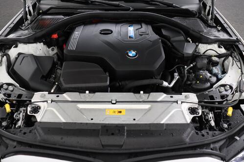 BMW 330 G20 e iA M-SPORT + GPS + CARPLAY + PDC + CRUISE(ACC) + ALU 17 + TREKHAAK 