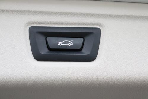 BMW 330 G20 e iA M-SPORT + GPS + CARPLAY + PDC + CRUISE(ACC) + ALU 17 + TREKHAAK 