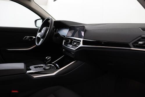 BMW 330 G20 e iA M-SPORT + GPS + CARPLAY + PDC + CRUISE(ACC) + ALU 17 + TREKHAAK 