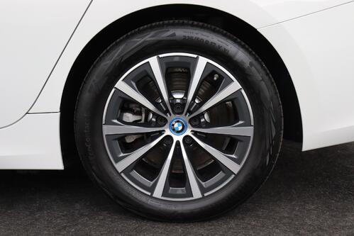 BMW 330 G20 e iA M-SPORT + GPS + CARPLAY + PDC + CRUISE(ACC) + ALU 17 + TREKHAAK 