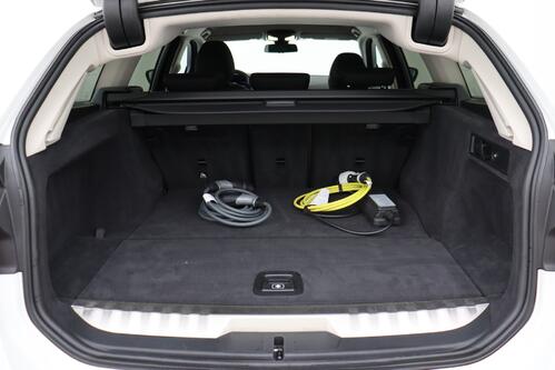 BMW 330 G20 e iA M-SPORT + GPS + CARPLAY + PDC + CRUISE(ACC) + ALU 17 + TREKHAAK 