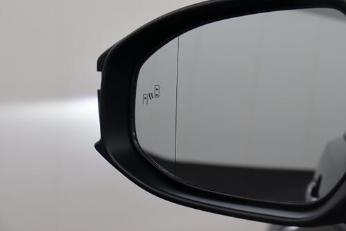 TOYOTA Prius 2.0i PHEV CVT + GPS + CAMERA + PDC + CRUISE (ACC) + PANO + ALU 