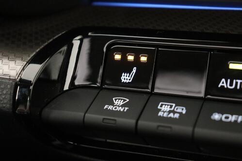 TOYOTA Prius 2.0i PHEV CVT + GPS + CAMERA + PDC + CRUISE (ACC) + PANO + ALU 