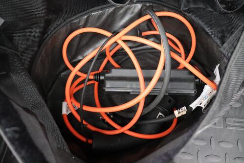 TOYOTA Prius 2.0i PHEV CVT + GPS + CAMERA + PDC + CRUISE (ACC) + PANO + ALU 