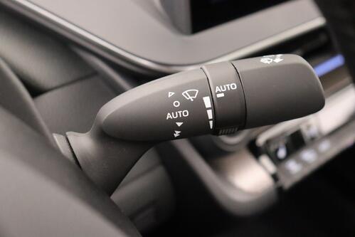 TOYOTA Prius 2.0i PHEV CVT + GPS + CAMERA + PDC + CRUISE (ACC) + PANO + ALU 