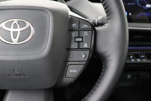 TOYOTA Prius 2.0i PHEV CVT + GPS + CAMERA + PDC + CRUISE (ACC) + PANO + ALU 