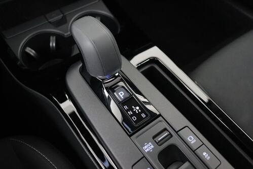 TOYOTA Prius 2.0i PHEV CVT + GPS + CAMERA + PDC + CRUISE (ACC) + PANO + ALU 