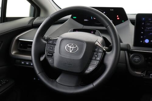 TOYOTA Prius 2.0i PHEV CVT + GPS + CAMERA + PDC + CRUISE (ACC) + PANO + ALU 